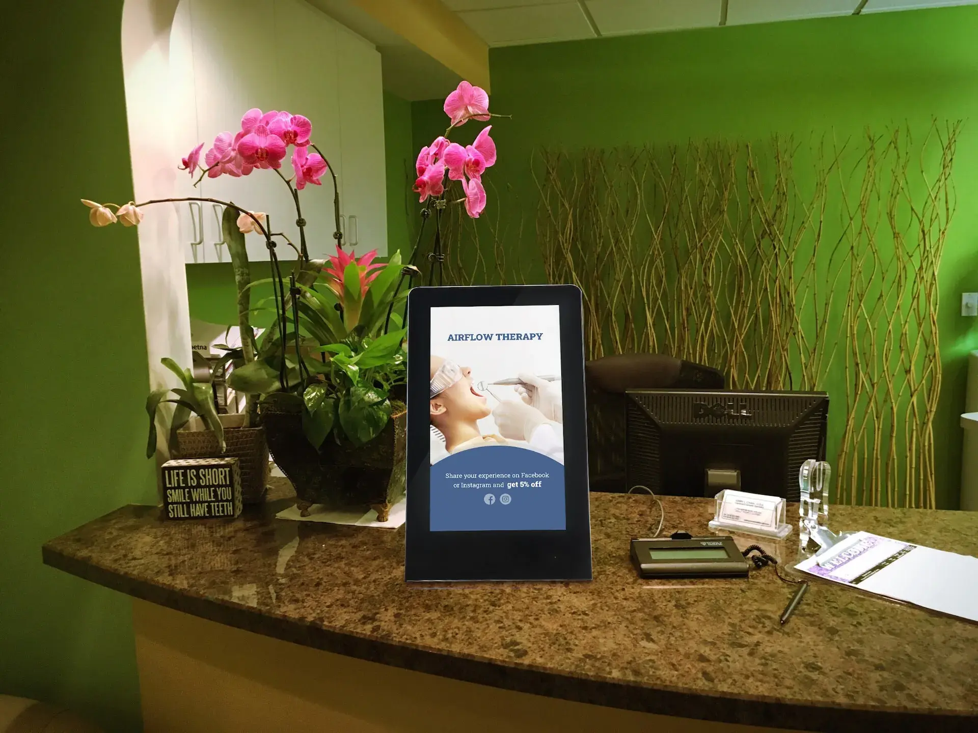 Digital table-tent in clinic
